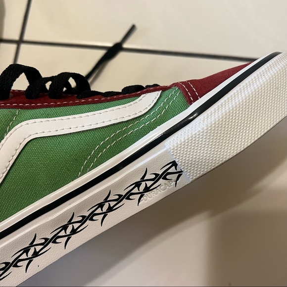 Vans Skate Old Skool Sneakers
Supreme Tribal Barbed Wire Green size 4.5/6.0 - Picture 3 of 10